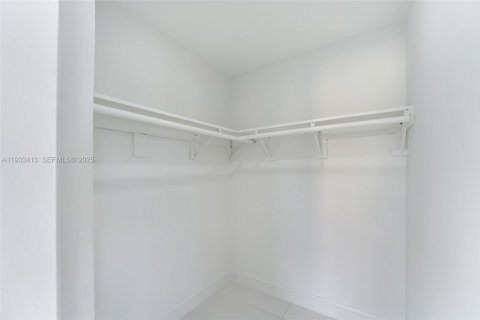 Снять в аренду кондоминиум в Майами, Флорида 2 спальни, 56.48м2, № 1992527 - фото 14