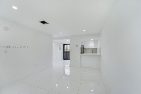 Снять в аренду кондоминиум в Майами, Флорида 2 спальни, 56.48м2, № 1992527 - фото 7