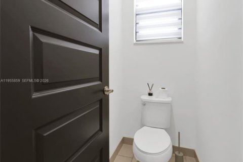 Casa en venta en Miami, Florida, 3 dormitorios, 183.67 m2 № 2009875 - foto 16