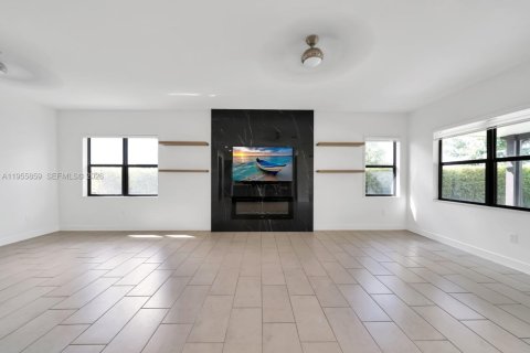 Casa en venta en Miami, Florida, 3 dormitorios, 183.67 m2 № 2009875 - foto 7