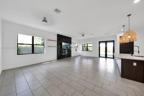 Casa en venta en Miami, Florida, 3 dormitorios, 183.67 m2 № 2009875 - foto 6