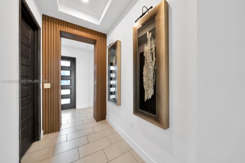 Casa en venta en Miami, Florida, 3 dormitorios, 183.67 m2 № 2009875 - foto 3