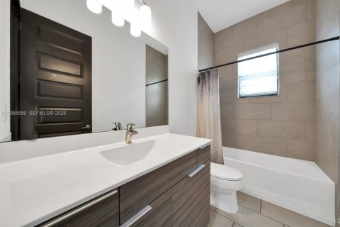 Casa en venta en Miami, Florida, 3 dormitorios, 183.67 m2 № 2009875 - foto 18