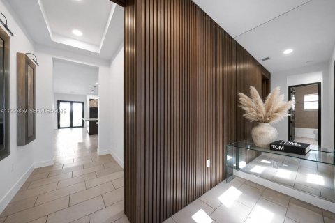 Casa en venta en Miami, Florida, 3 dormitorios, 183.67 m2 № 2009875 - foto 2