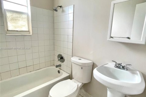 Villa ou maison à louer à Pompano Beach, Floride: 2 chambres, 66.89 m2 № 2001090 - photo 10