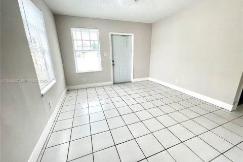 Villa ou maison à louer à Pompano Beach, Floride: 2 chambres, 66.89 m2 № 2001090 - photo 3