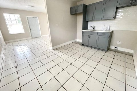 Villa ou maison à louer à Pompano Beach, Floride: 2 chambres, 66.89 m2 № 2001090 - photo 5