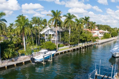 House in Fort Lauderdale, Florida 4 bedrooms, 432 sq.m. № 1990505 - photo 3