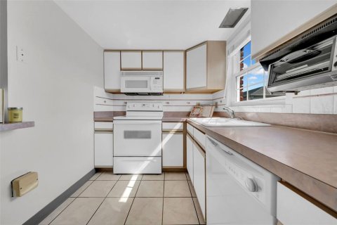 Купить кондоминиум в Сент-Питерсберг, Флорида 6 комнат, 87.33м2, № 1553683 - фото 14
