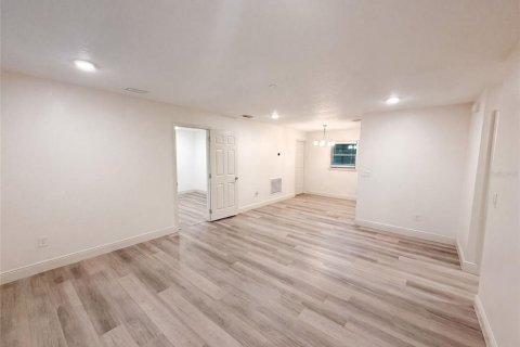 House in Apopka, Florida 3 bedrooms, 130.06 sq.m. № 2227774 - photo 6