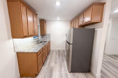 House in Apopka, Florida 3 bedrooms, 130.06 sq.m. № 2227774 - photo 2