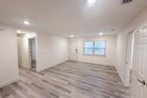 House in Apopka, Florida 3 bedrooms, 130.06 sq.m. № 2227774 - photo 3