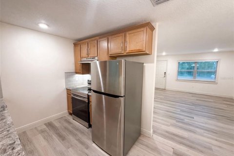 House in Apopka, Florida 3 bedrooms, 130.06 sq.m. № 2227774 - photo 10