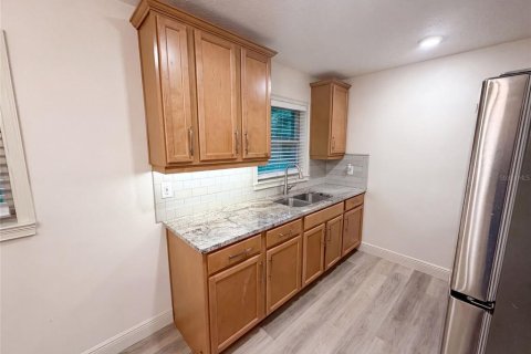 House in Apopka, Florida 3 bedrooms, 130.06 sq.m. № 2227774 - photo 9