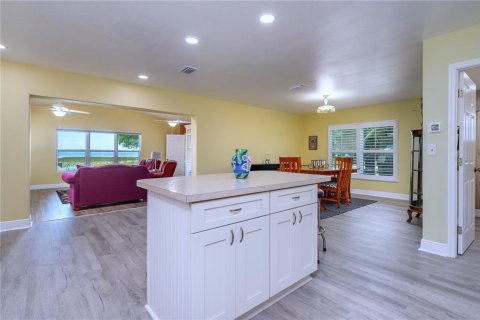 House in Lake Wales, Florida 2 bedrooms, 130.06 sq.m. № 2156373 - photo 13