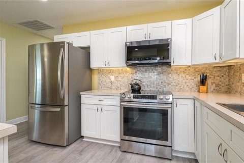House in Lake Wales, Florida 2 bedrooms, 130.06 sq.m. № 2156373 - photo 15
