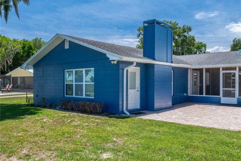 House in Lake Wales, Florida 2 bedrooms, 130.06 sq.m. № 2156373