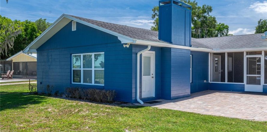 House in Lake Wales, Florida 2 bedrooms, 130.06 sq.m. № 2156373