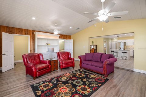 House in Lake Wales, Florida 2 bedrooms, 130.06 sq.m. № 2156373 - photo 9