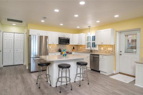 House in Lake Wales, Florida 2 bedrooms, 130.06 sq.m. № 2156373 - photo 14