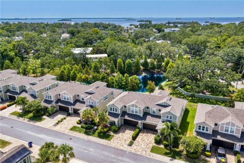 Townhouse in Palm Harbor, Florida 3 bedrooms, 215.9 sq.m. № 2157501 - photo 4