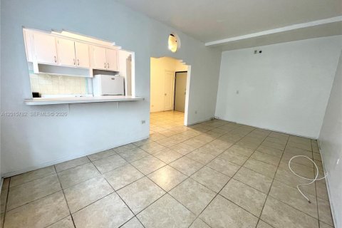 Copropriété à louer à Miami Beach, Floride: 30.19 m2 № 2266188 - photo 2