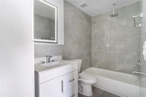 Adosado en alquiler en Tampa, Florida, 2 dormitorios, 110.37 m2 № 1857936 - foto 12