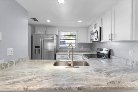 Adosado en alquiler en Tampa, Florida, 2 dormitorios, 110.37 m2 № 1857936 - foto 3