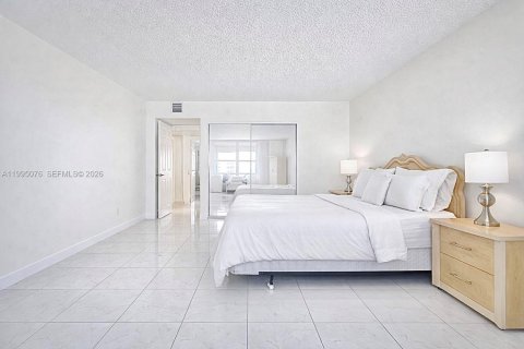 Condo in Hollywood, Florida, 2 bedrooms  № 2062602 - photo 9