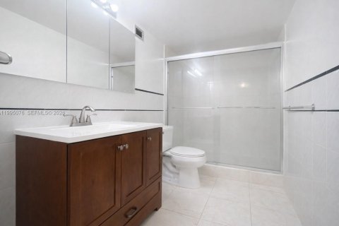 Condo in Hollywood, Florida, 2 bedrooms  № 2062602 - photo 13