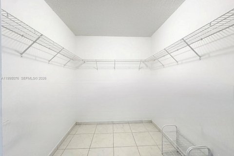 Condo in Hollywood, Florida, 2 bedrooms  № 2062602 - photo 11