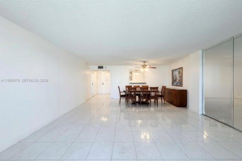 Condo in Hollywood, Florida, 2 bedrooms  № 2062602 - photo 4