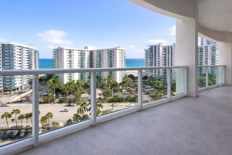 Condo in Hollywood, Florida, 2 bedrooms  № 2062602 - photo 6