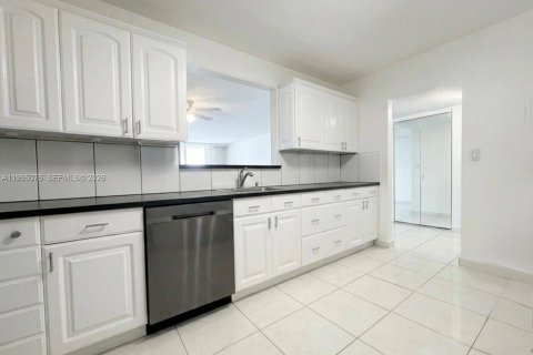 Condo in Hollywood, Florida, 2 bedrooms  № 2062602
