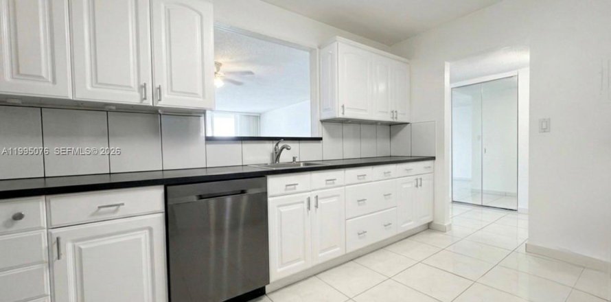 Condo in Hollywood, Florida, 2 bedrooms  № 2062602