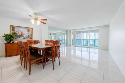 Condo in Hollywood, Florida, 2 bedrooms  № 2062602 - photo 5