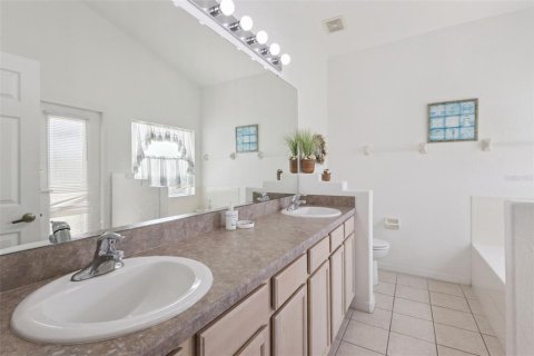 House in Davenport, Florida 4 bedrooms, 171.31 sq.m. № 2236539 - photo 13