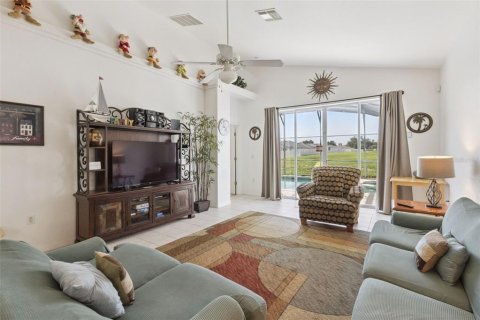 House in Davenport, Florida 4 bedrooms, 171.31 sq.m. № 2236539 - photo 4