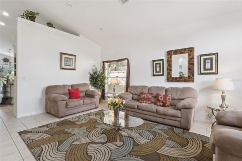 House in Davenport, Florida 4 bedrooms, 171.31 sq.m. № 2236539 - photo 2