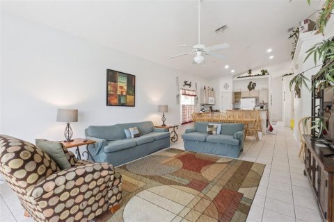 House in Davenport, Florida 4 bedrooms, 171.31 sq.m. № 2236539 - photo 6