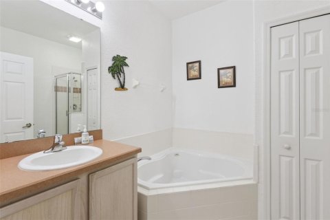House in Davenport, Florida 4 bedrooms, 171.31 sq.m. № 2236539 - photo 14