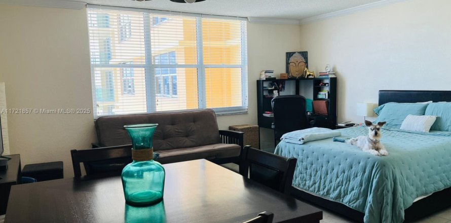 Estudio en el Condominio en Hollywood, Florida  № 1472940