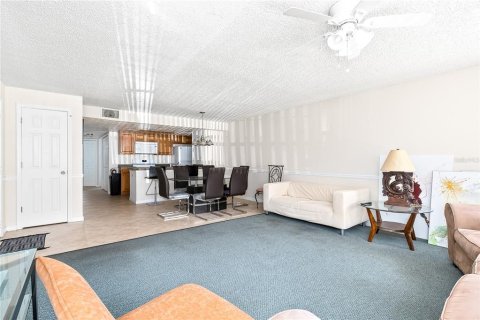 Купить кондоминиум в Киссимми, Флорида 4 комнаты, 119.57м2, № 1723529 - фото 3