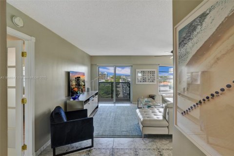 Condo in Fort Lauderdale, Florida, 1 bedroom  № 1865645 - photo 2