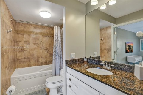 Condo in Fort Lauderdale, Florida, 1 bedroom  № 1865645 - photo 13