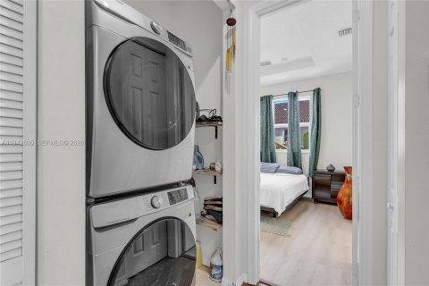 Townhouse in Homestead, Florida 3 bedrooms, 147.16 sq.m. № 2059795 - photo 14