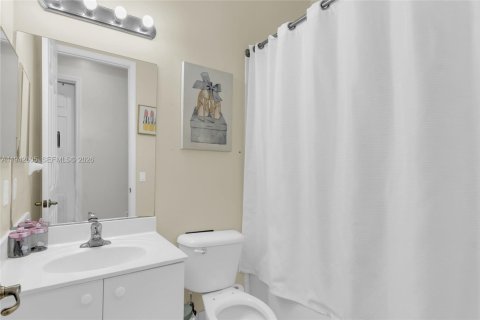 Townhouse in Homestead, Florida 3 bedrooms, 147.16 sq.m. № 2059795 - photo 19