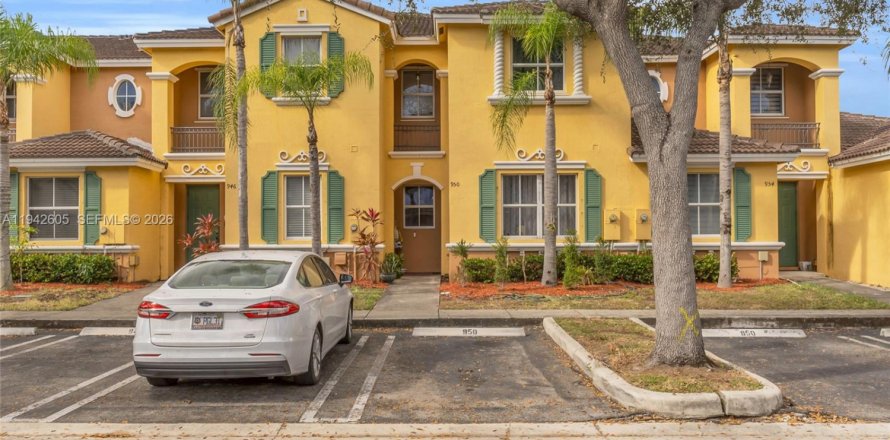 Townhouse in Homestead, Florida 3 bedrooms, 147.16 sq.m. № 2059795