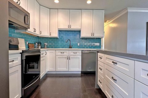House in Wilton Manors, Florida 5 bedrooms, 164.9 sq.m. № 2083214 - photo 14