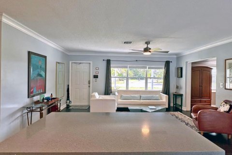 House in Wilton Manors, Florida 5 bedrooms, 164.9 sq.m. № 2083214 - photo 21